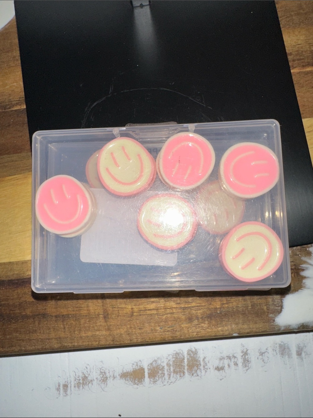 Pink Smiley Mahnets- Home Party Supplies